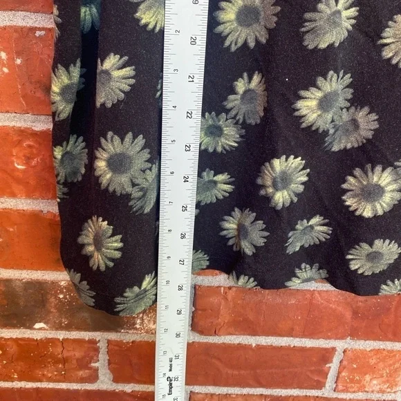 Torrid 3 Womens LoveSick Asymmetrical Cold Shoulder Tee Cotton Daisy Black - Picture 7 of 9